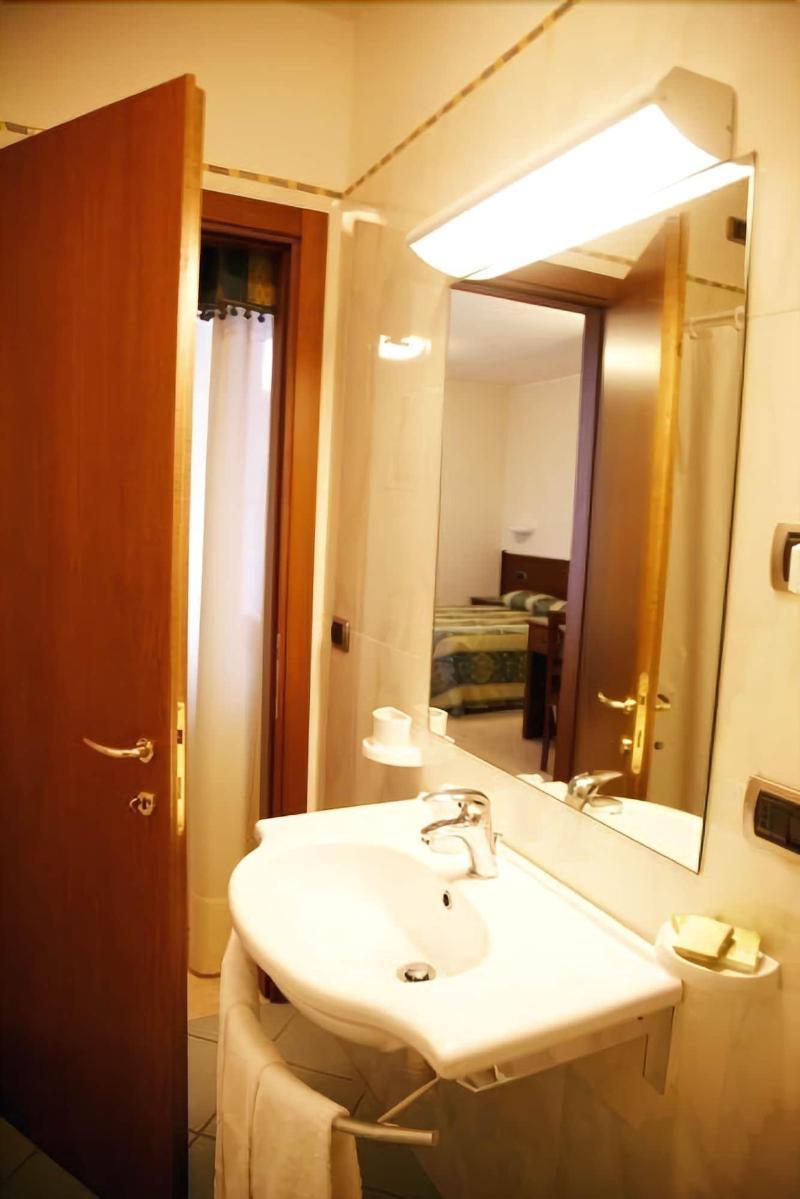 Hotel Tiziana Montepulciano Stazione Kültér fotó
