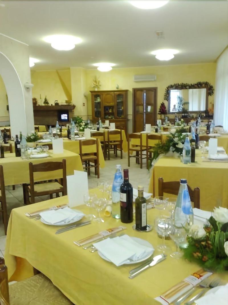 Hotel Tiziana Montepulciano Stazione Kültér fotó