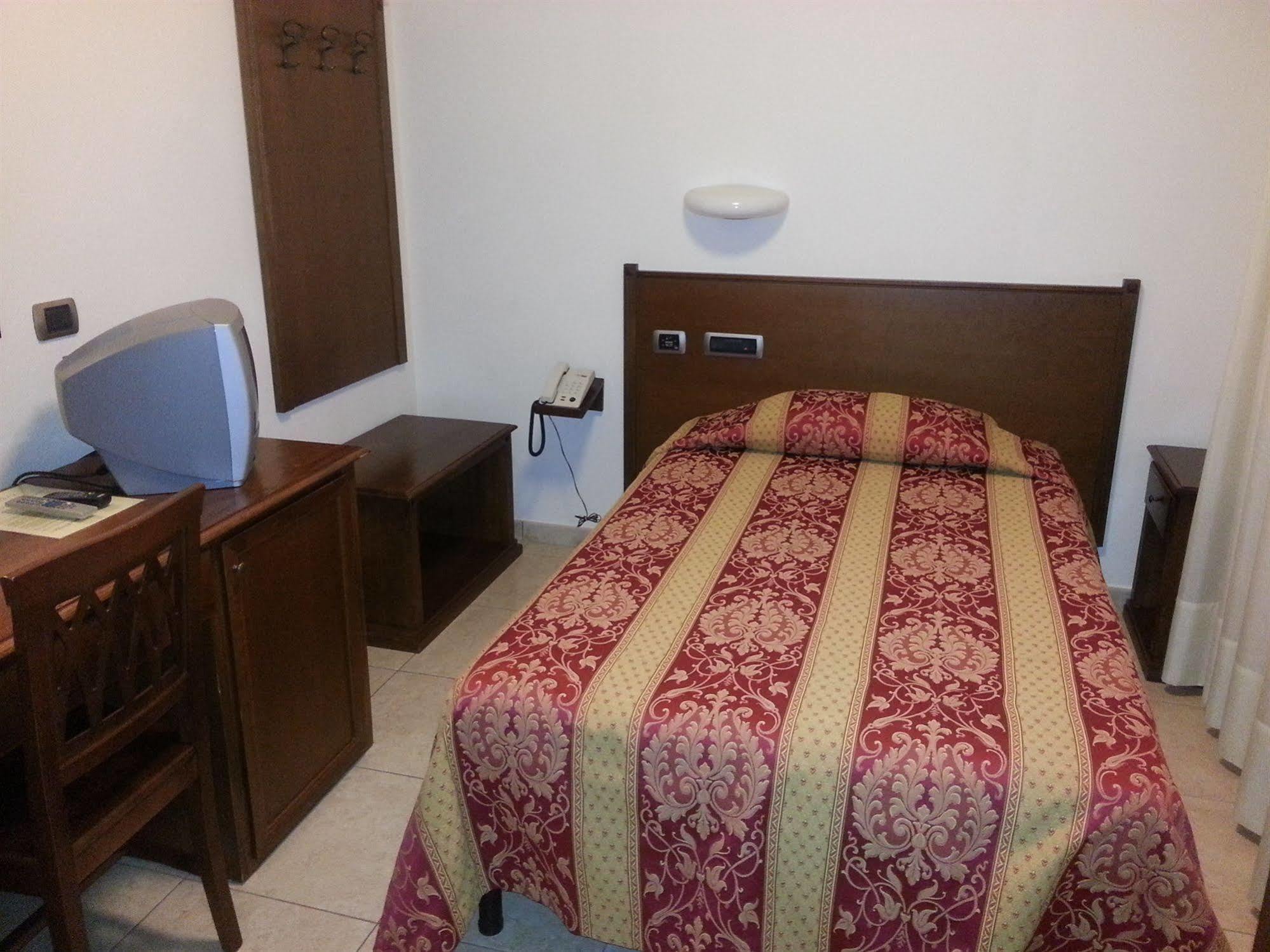 Hotel Tiziana Montepulciano Stazione Kültér fotó