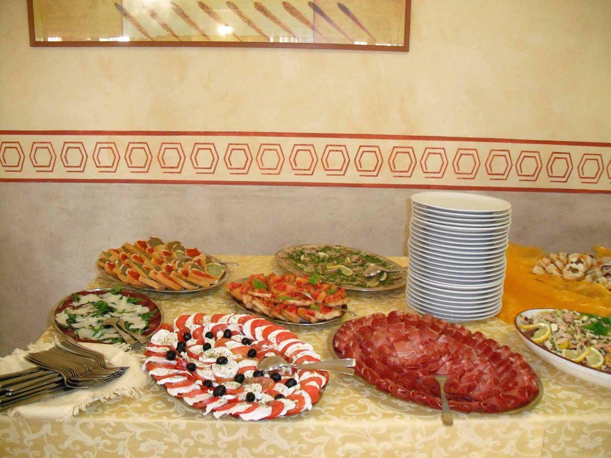 Hotel Tiziana Montepulciano Stazione Kültér fotó