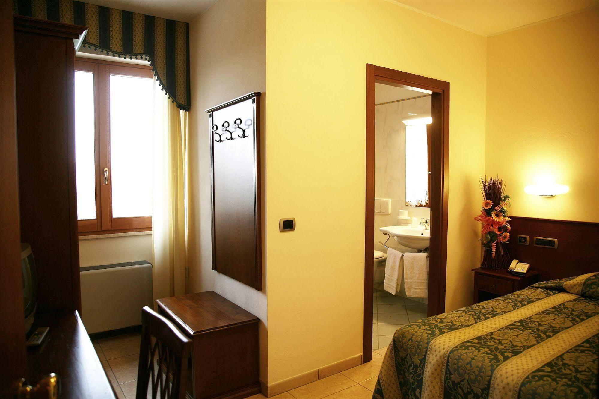 Hotel Tiziana Montepulciano Stazione Kültér fotó
