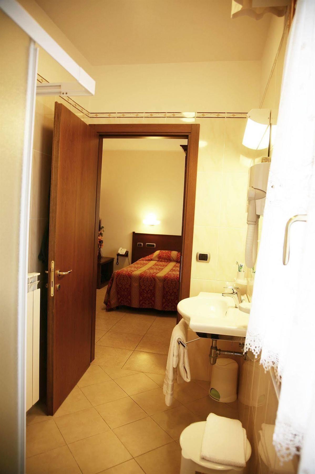Hotel Tiziana Montepulciano Stazione Kültér fotó